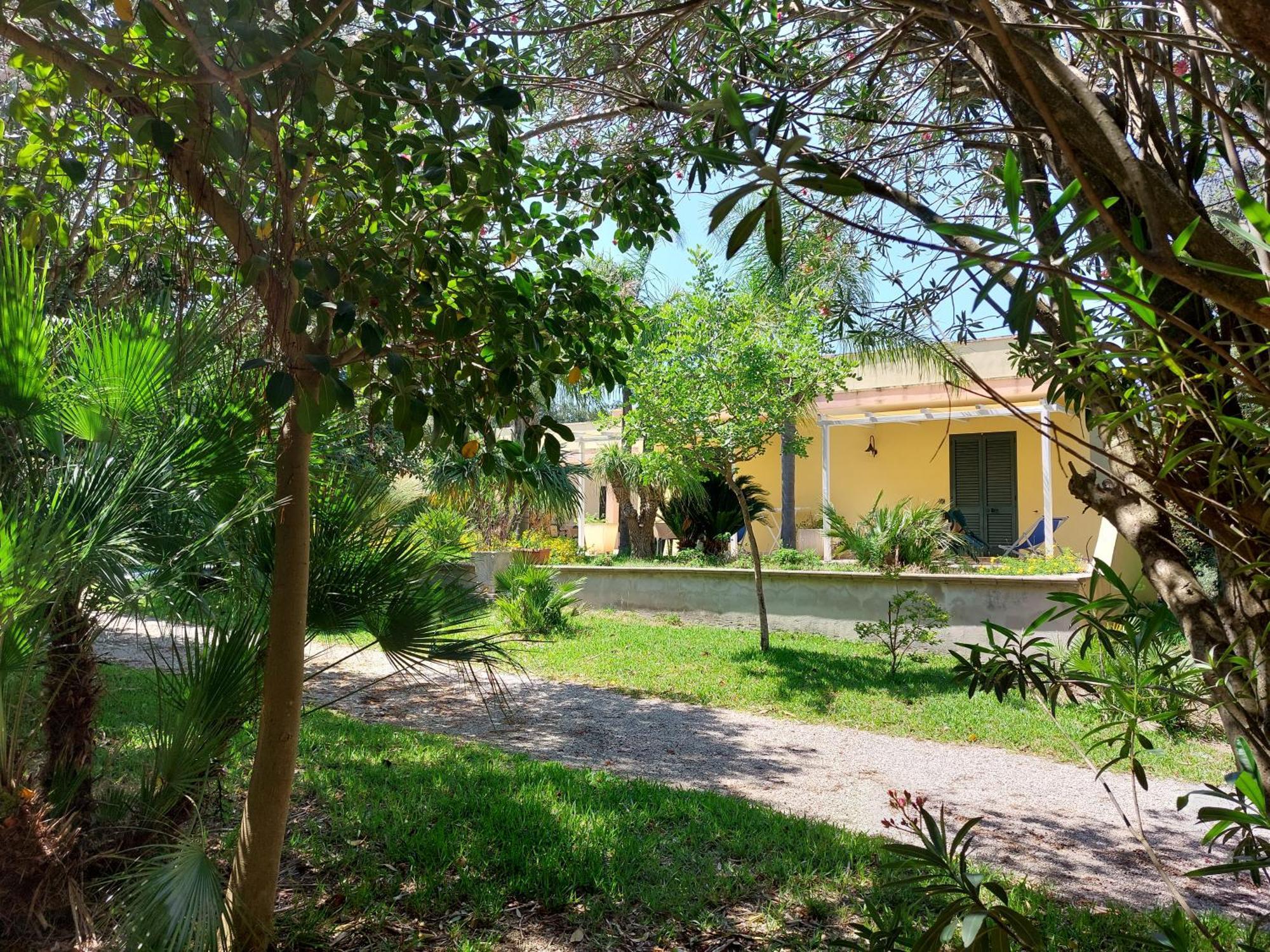 Masseria Lama Torre dell'Orso Exterior photo